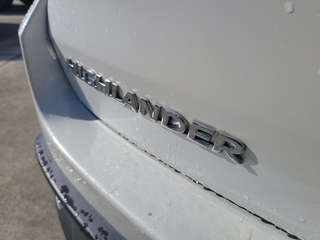 Used 2016 Toyota Highlander XLE FWD image 10