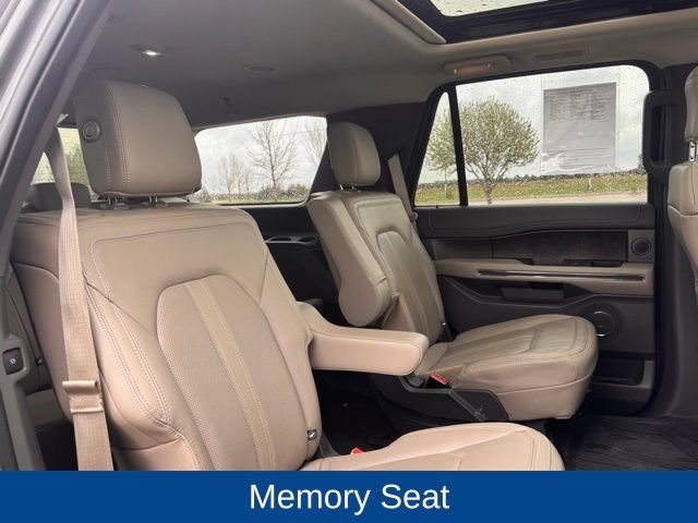 Used 2019 Ford Expedition Limited w/ Equipment Group 302A AWD/4WD image 31