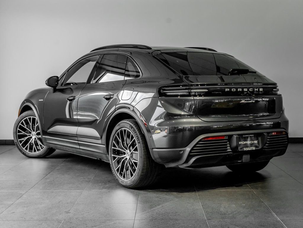 Certified 2024 Porsche Macan 4 Electric AWD/4WD image 3