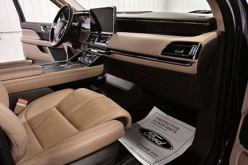 Used 2024 Lincoln Navigator Reserve AWD/4WD image 29
