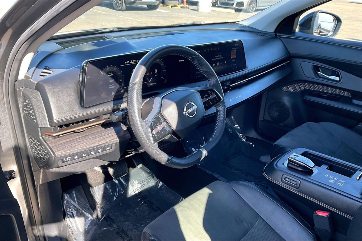 Used 2024 Nissan Ariya FWD image 11