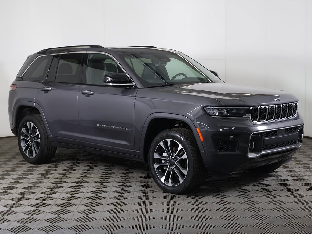 Used 2022 Jeep Grand Cherokee Overland w/ Luxury Tech Group IV image 2