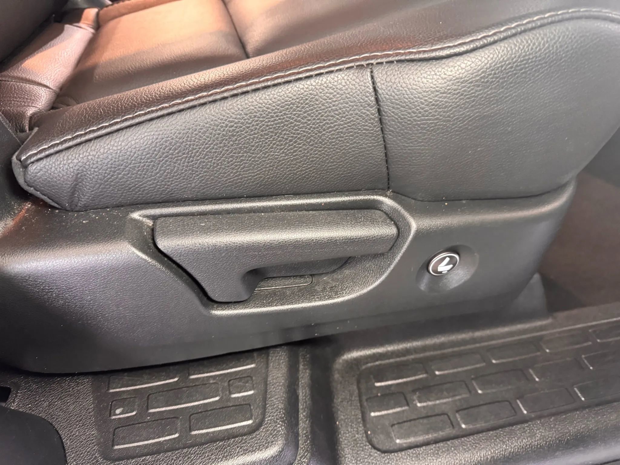 Used 2021 Honda Pilot Touring image 17