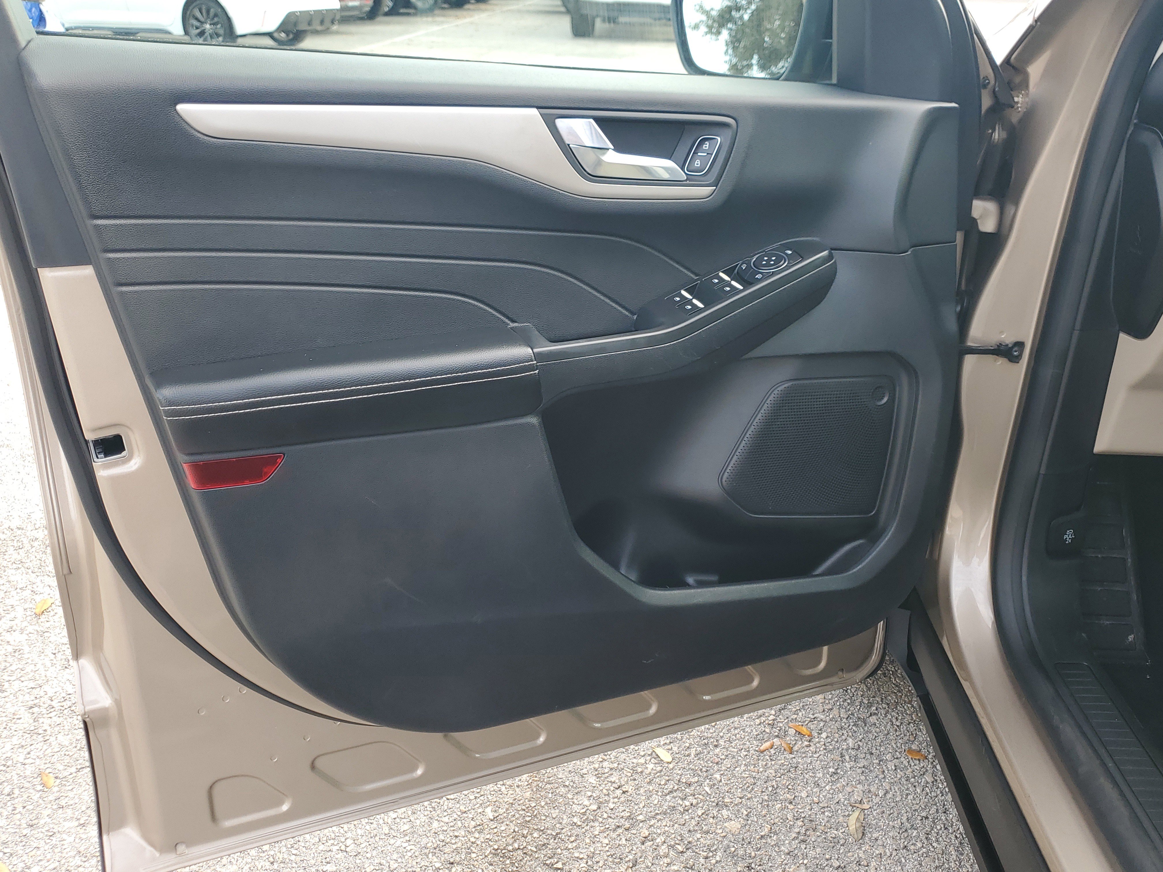 Used 2021 Ford Escape SE w/ SE Sport Appearance Package image 19