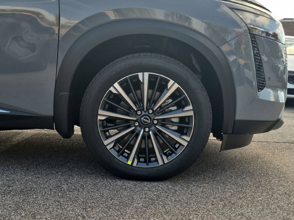 New 2026 Nissan Pathfinder Platinum AWD/4WD image 12