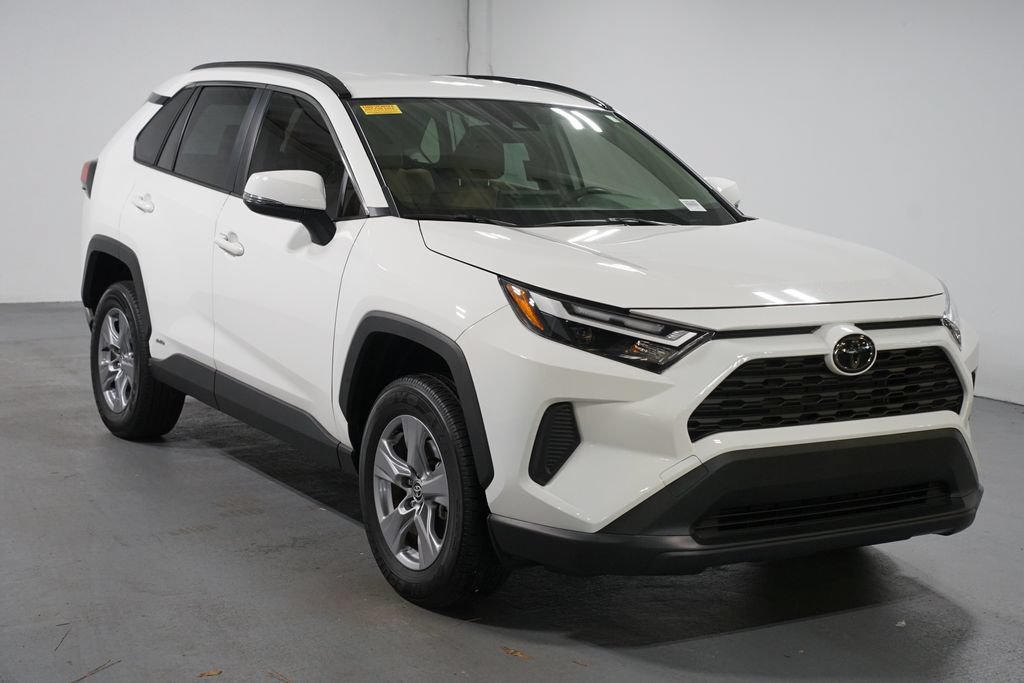 Certified 2025 Toyota RAV4 LE AWD/4WD image 3