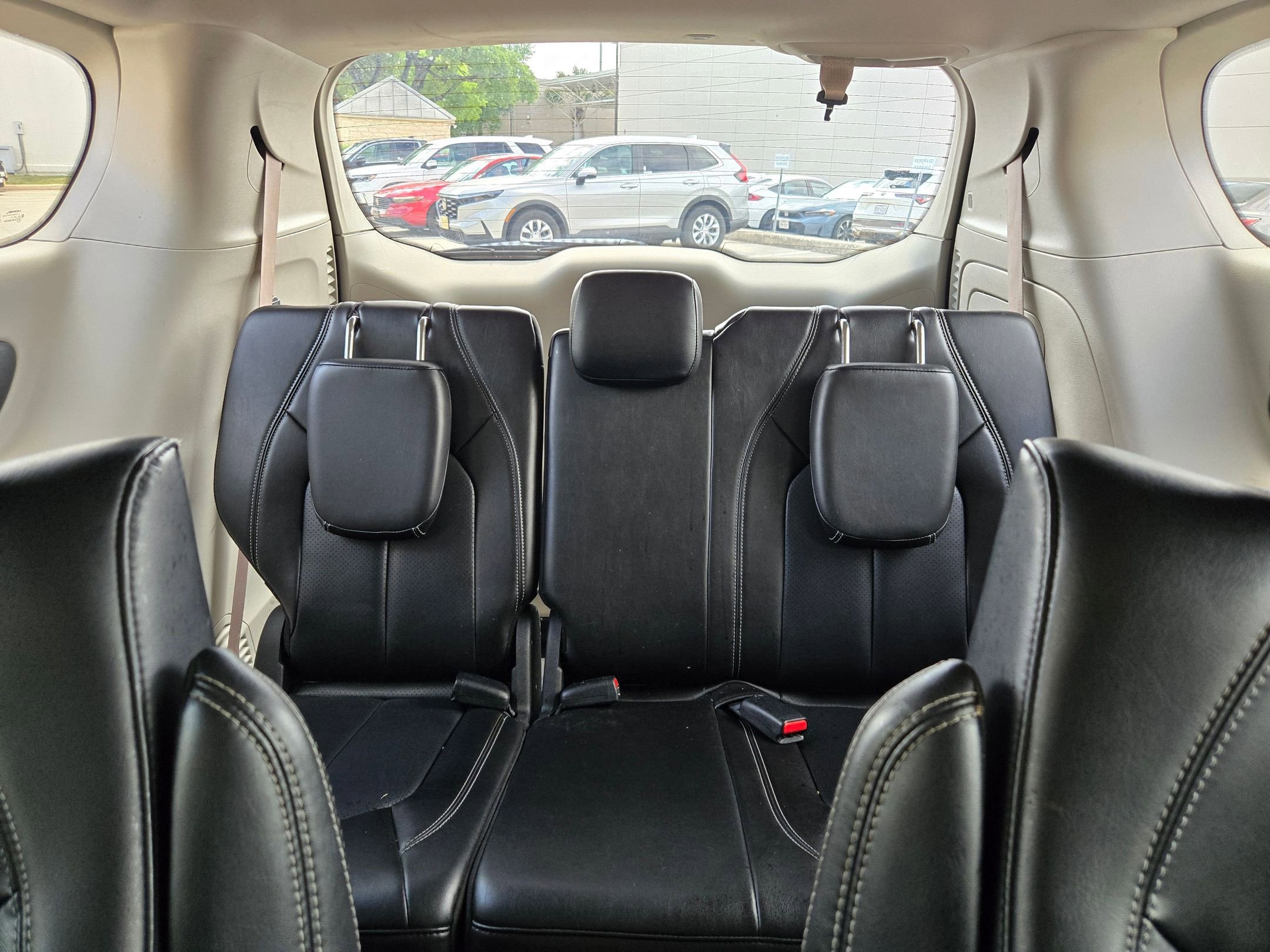 Used 2023 Chrysler Pacifica Touring-L image 15