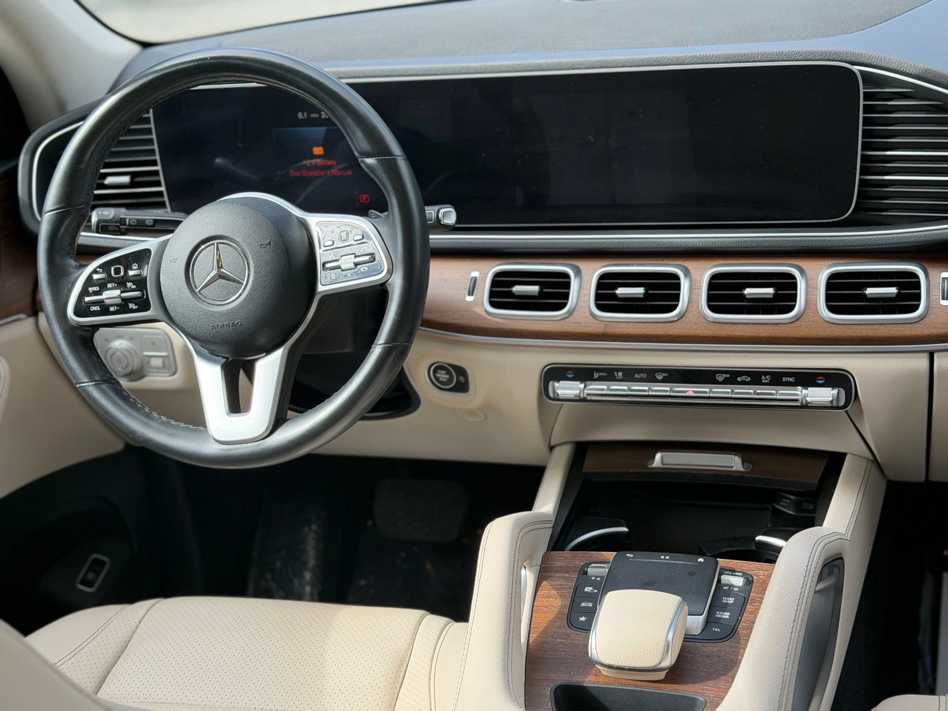 Used 2022 Mercedes-Benz GLE 350 w/ Premium Package image 4