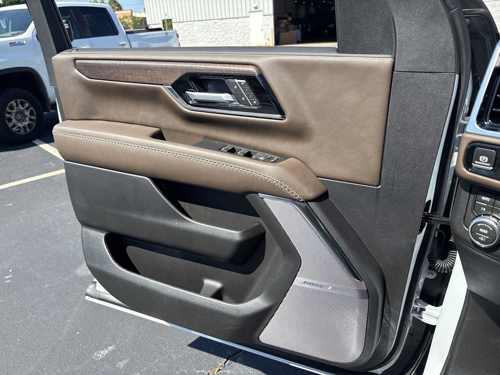 New 2026 GMC Yukon Denali Ultimate AWD/4WD image 12