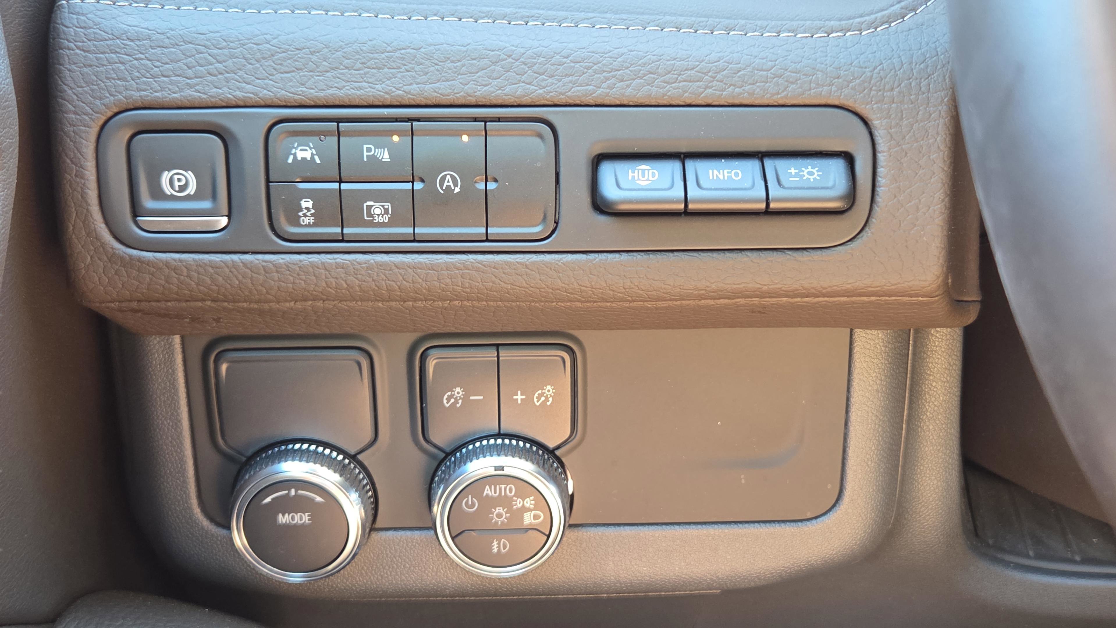 Used 2024 GMC Yukon Denali RWD image 26