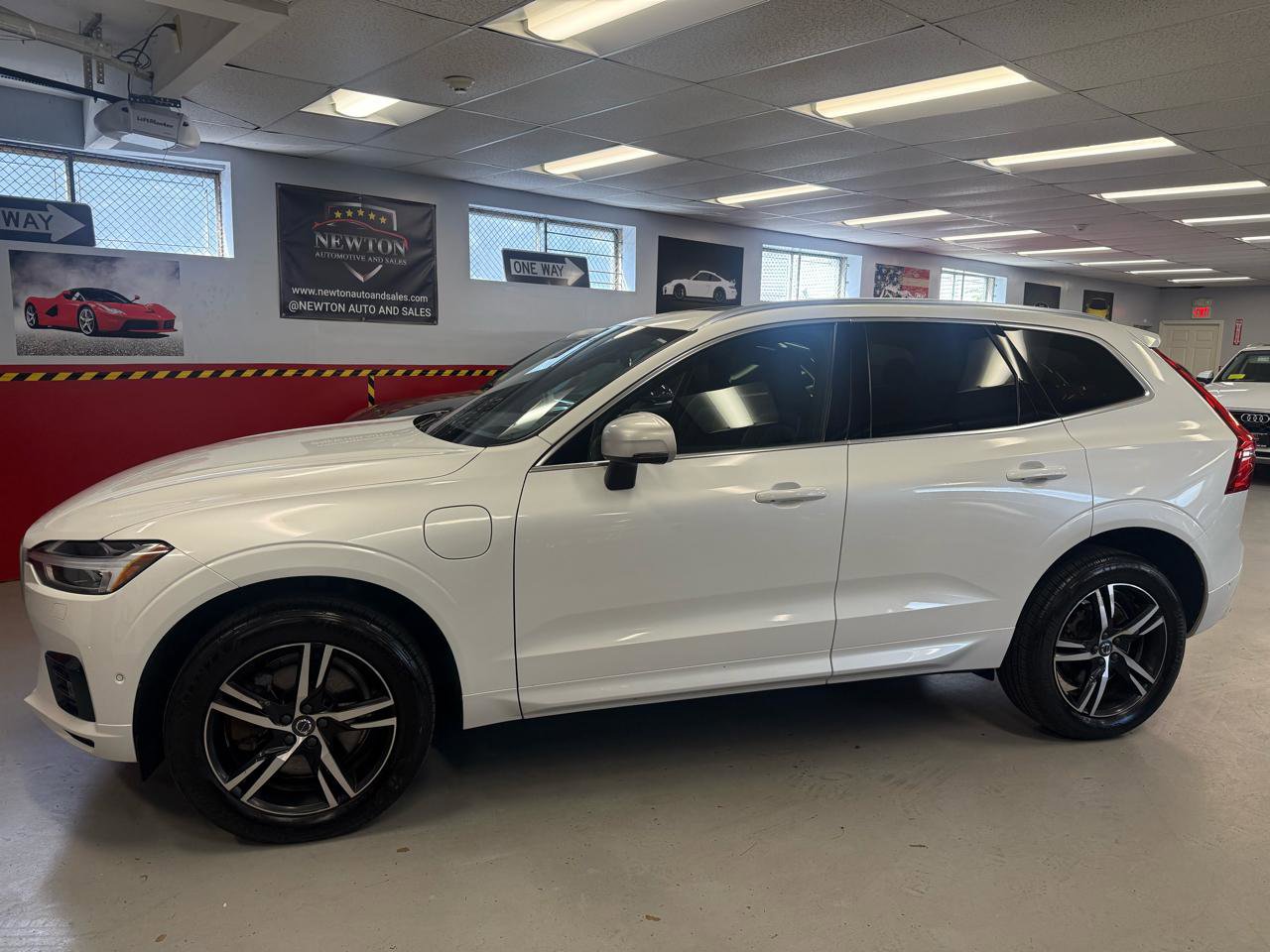 Used 2019 Volvo XC60 T8 R-Design w/ Advanced Package AWD/4WD image 3