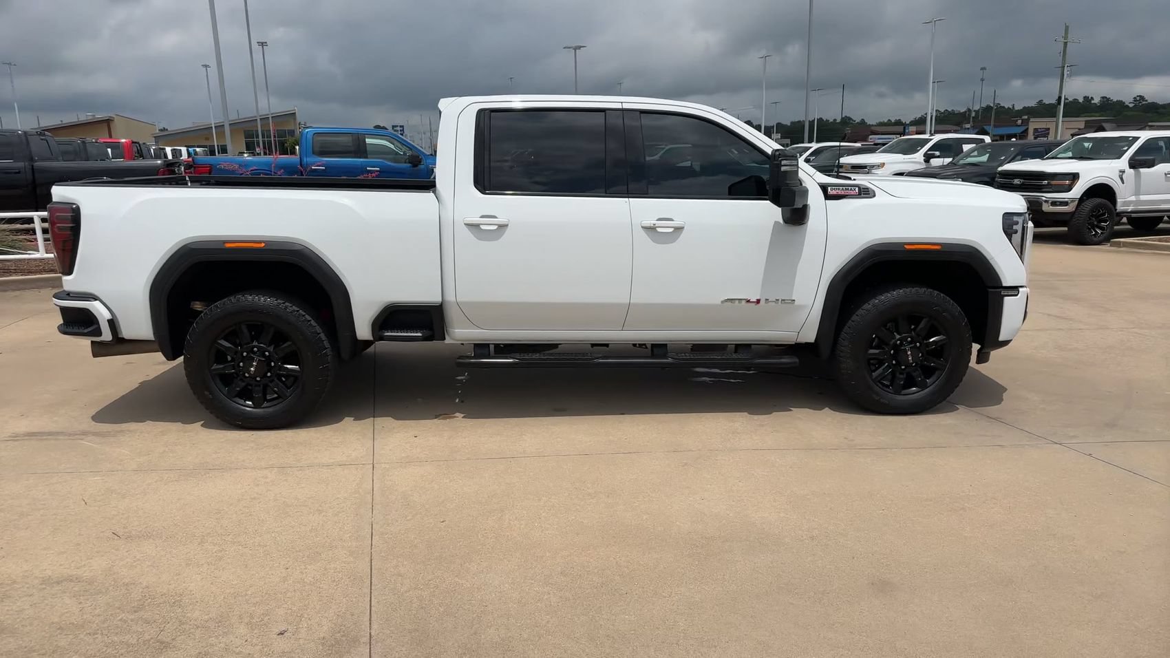 Used 2025 GMC Sierra 2500 AT4 AWD/4WD image 8