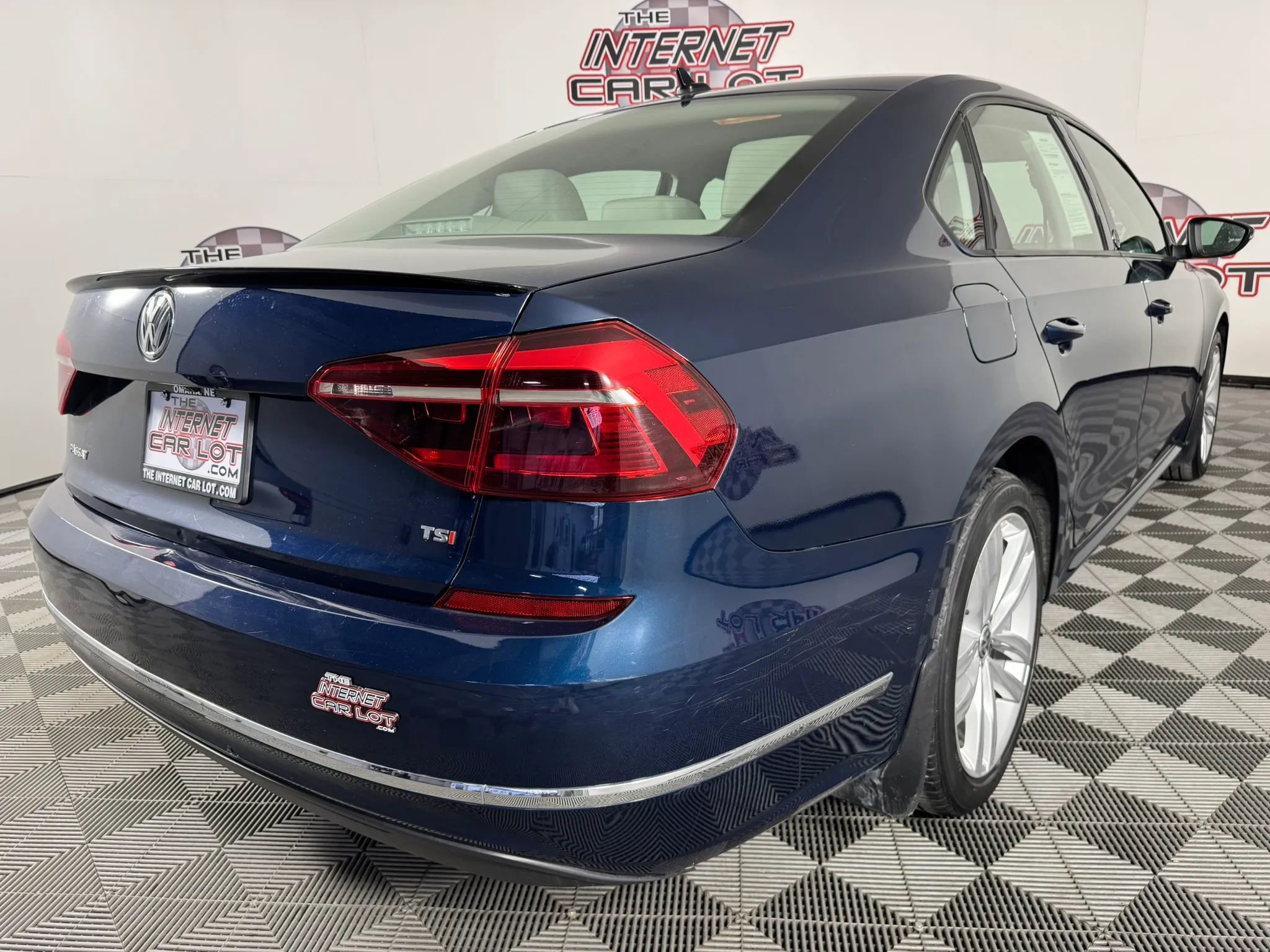 Used 2019 Volkswagen Passat 2.0T Wolfsburg w/ Wheels & Sunroof Package image 29