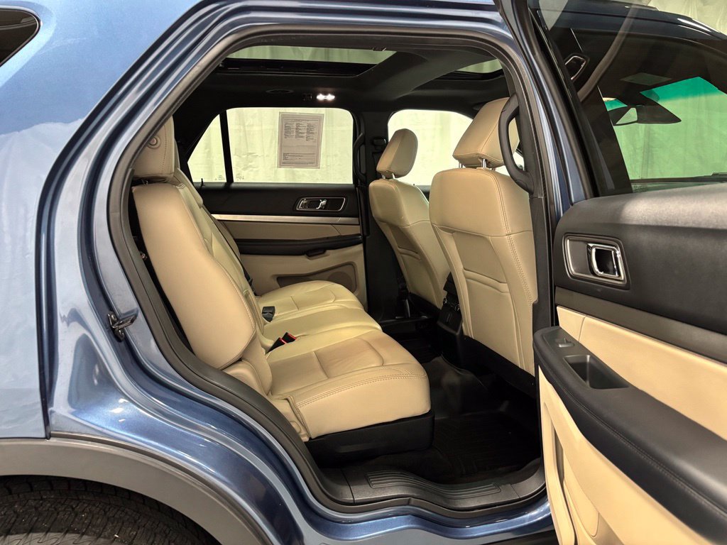 Used 2018 Ford Explorer XLT w/ Equipment Group 202A AWD/4WD image 48