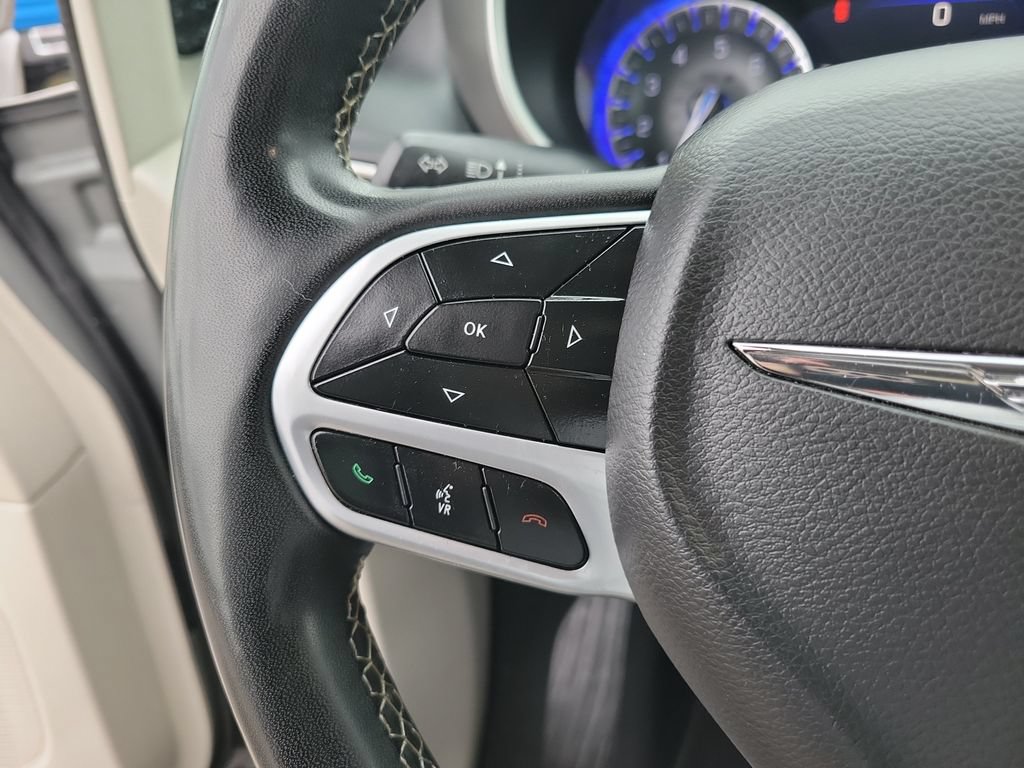 Used 2022 Chrysler Pacifica Touring-L FWD image 22