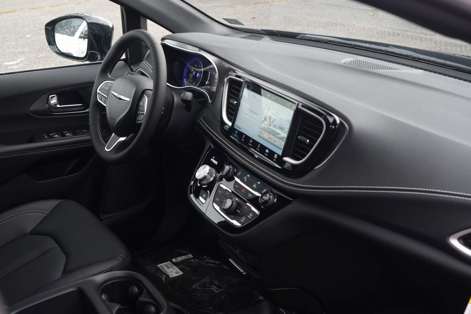 New 2026 Chrysler Pacifica Select image 33