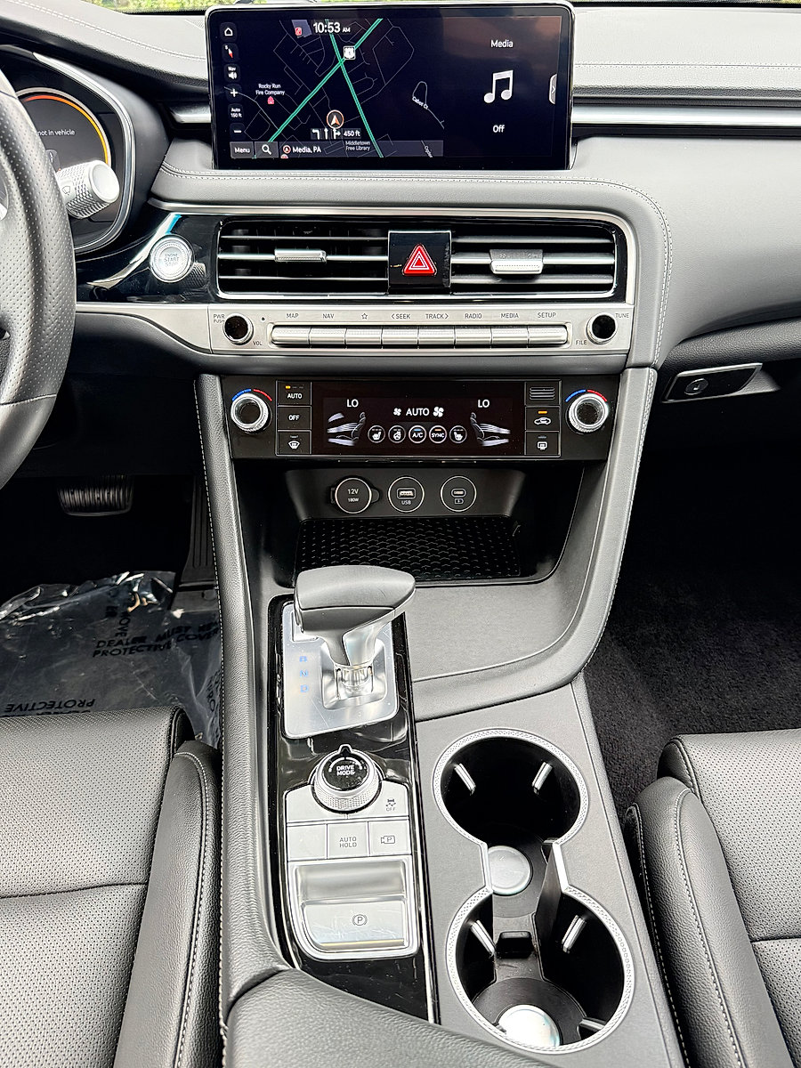 Used 2025 Genesis G70 2.5T AWD/4WD image 17