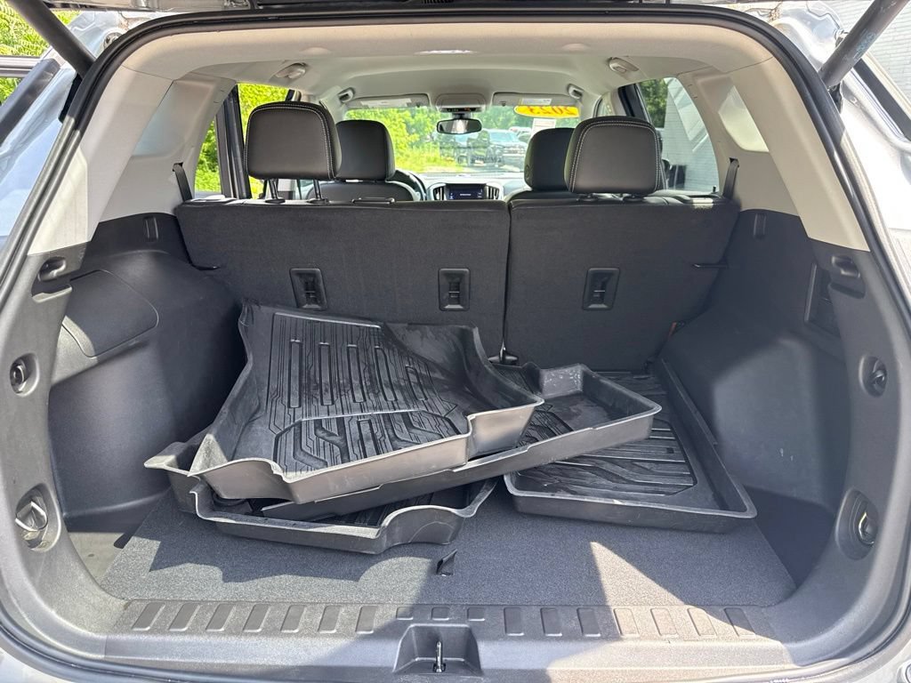 Used 2023 GMC Terrain SLT w/ LPO, Floor Liner Package AWD/4WD image 13