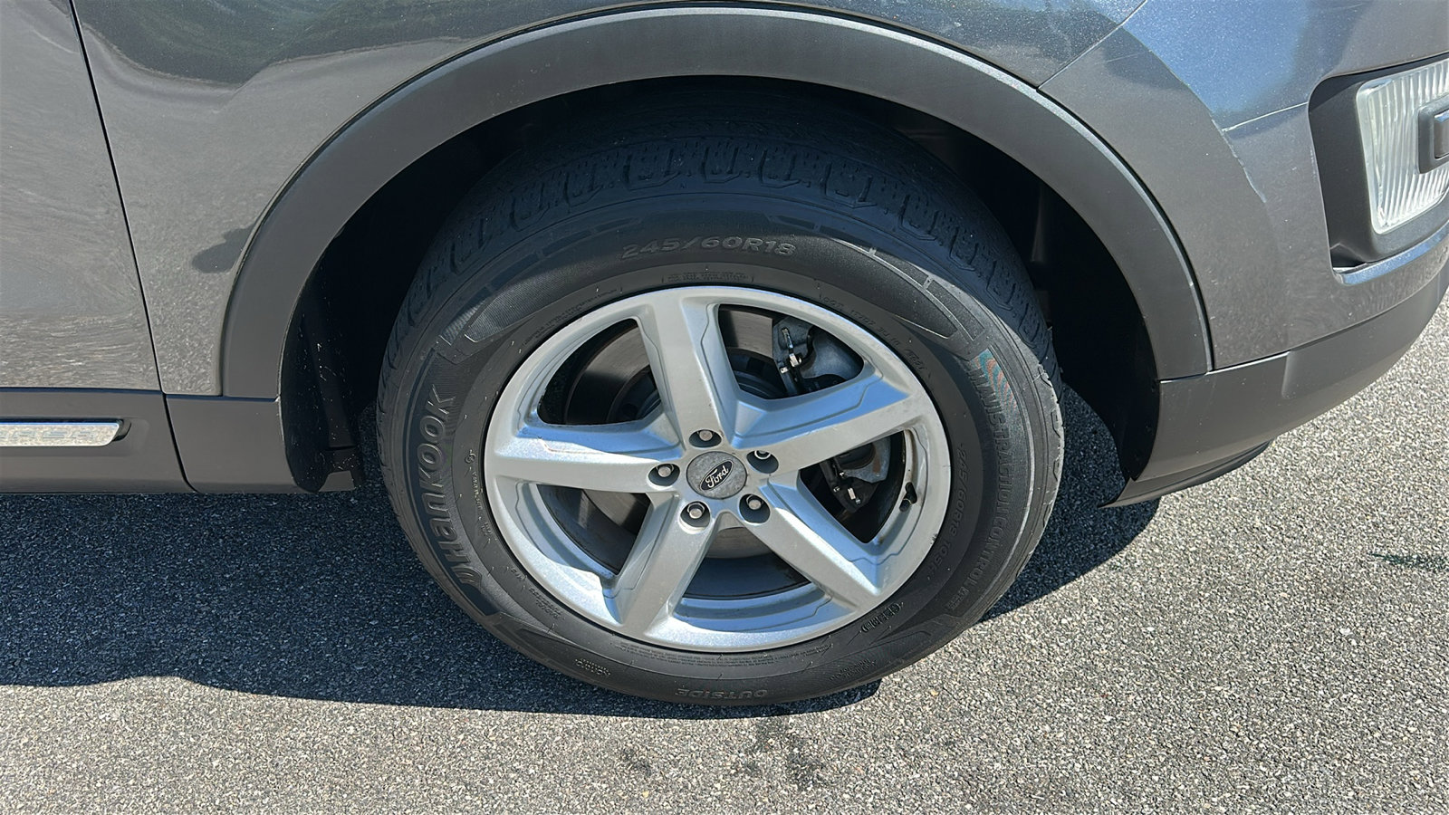 Used 2016 Ford Explorer XLT w/ Equipment Group 202A AWD/4WD image 9