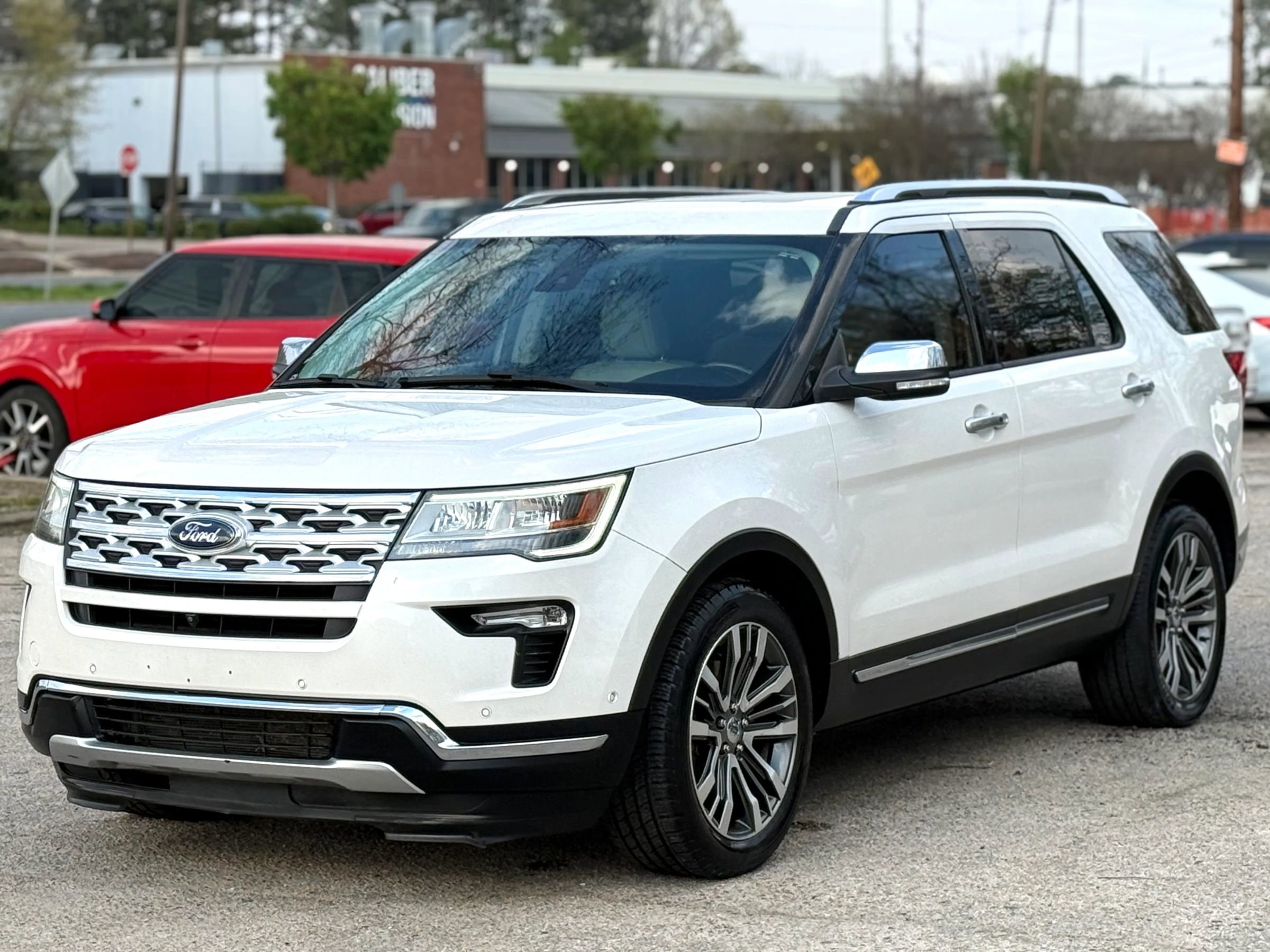 Used 2018 Ford Explorer Platinum image 2