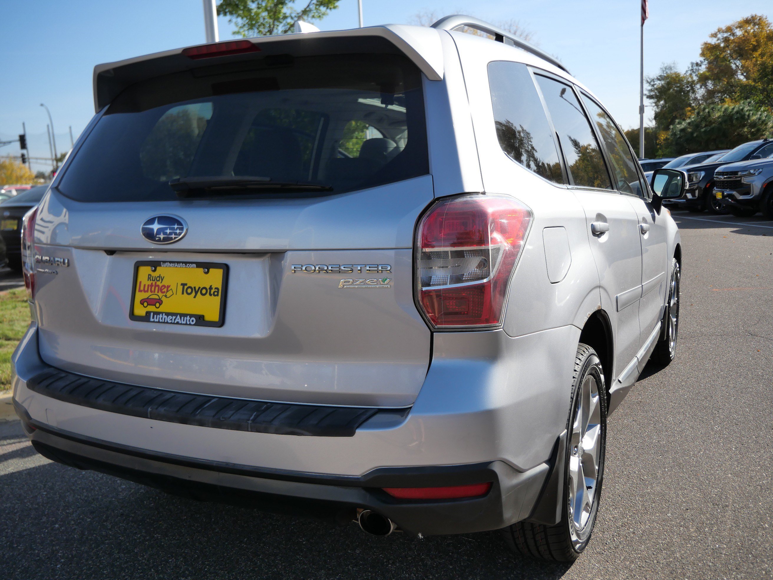 Used 2016 Subaru Forester 2.5i Touring w/ Eyesight & Navigation System AWD/4WD image 17