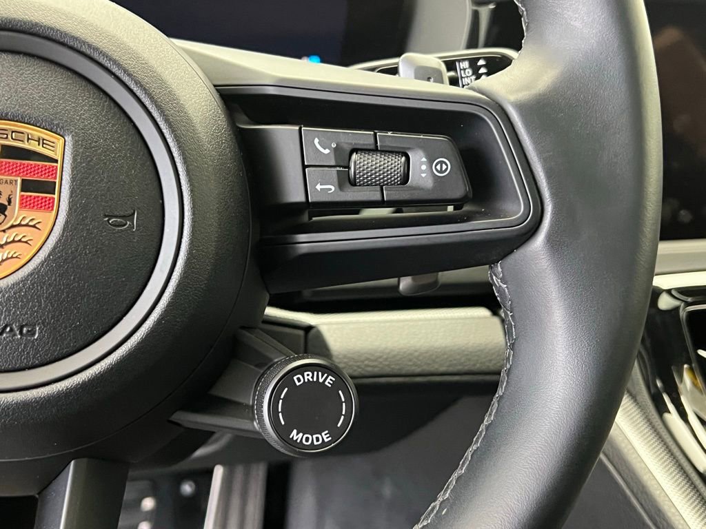 Used 2024 Porsche Panamera image 9
