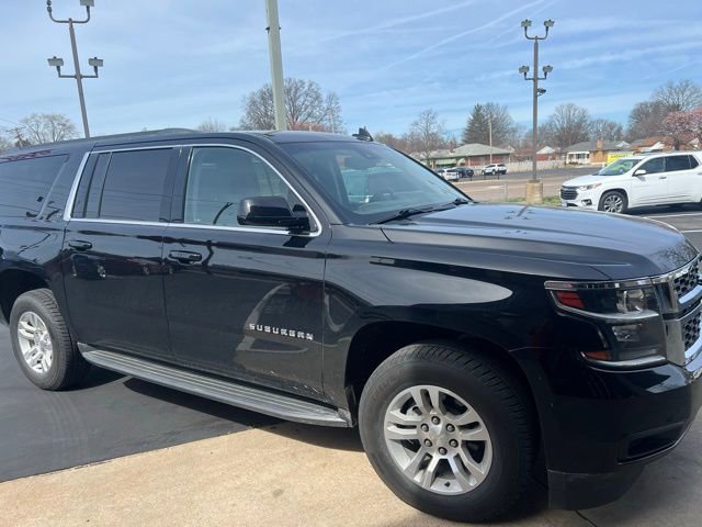 Used 2018 Chevrolet Suburban LT image 3