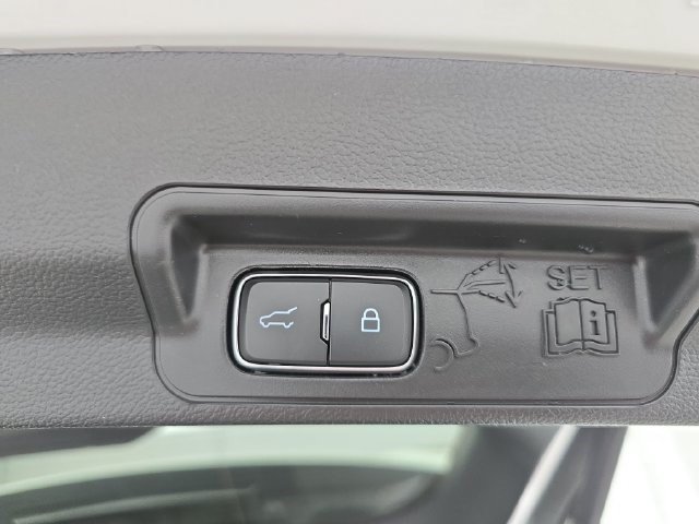 Used 2023 Ford Explorer XLT w/ Equipment Group 202A RWD image 14