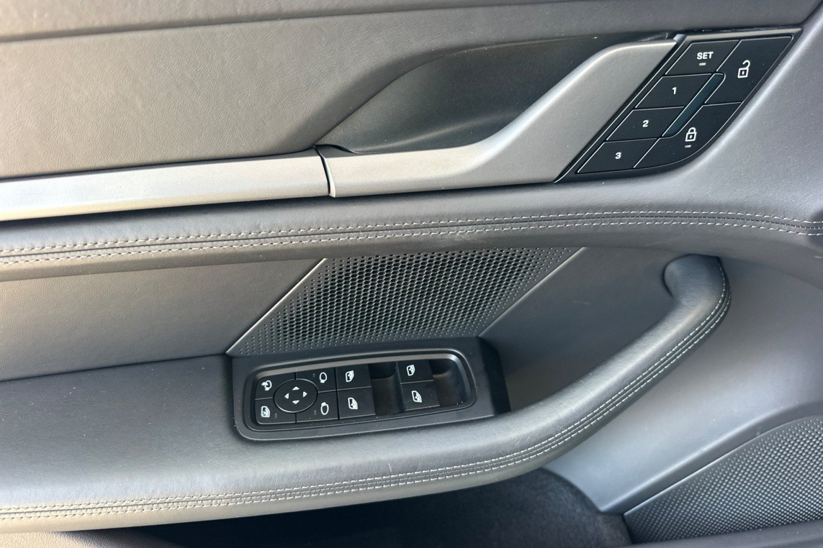 Certified 2023 Porsche Taycan 4S AWD/4WD image 12