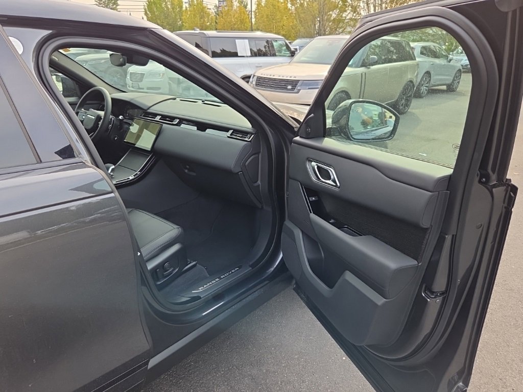 New 2026 Land Rover Range Rover Velar Dynamic SE image 19