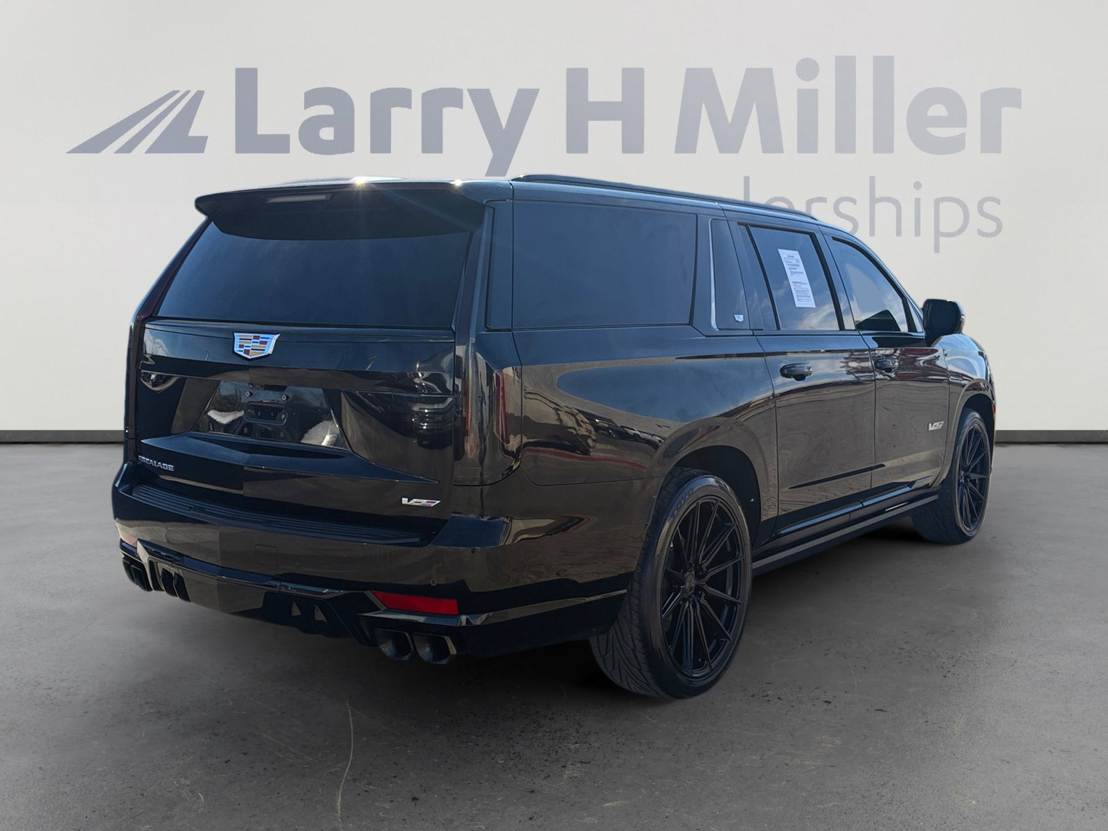 Used 2023 Cadillac Escalade ESV V w/ Heavy-Duty Trailer Package image 5