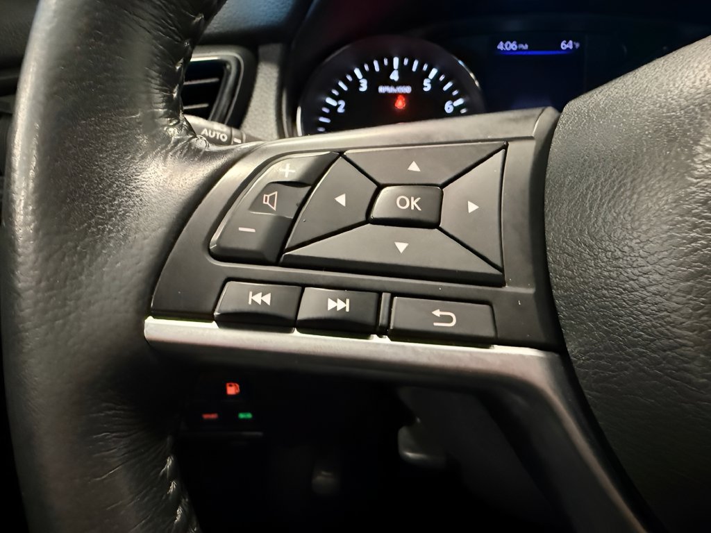 Used 2018 Nissan Rogue SV w/ Premium Package AWD/4WD image 19