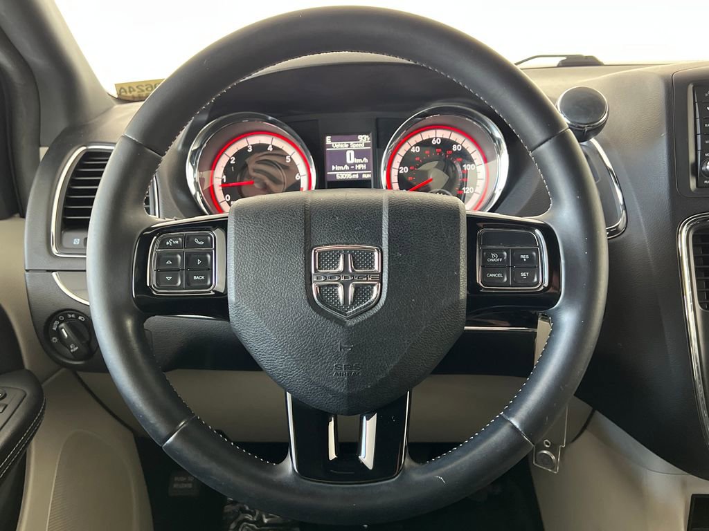 Used 2017 Dodge Grand Caravan SXT w/ Rear Park Assist Package FWD image 16