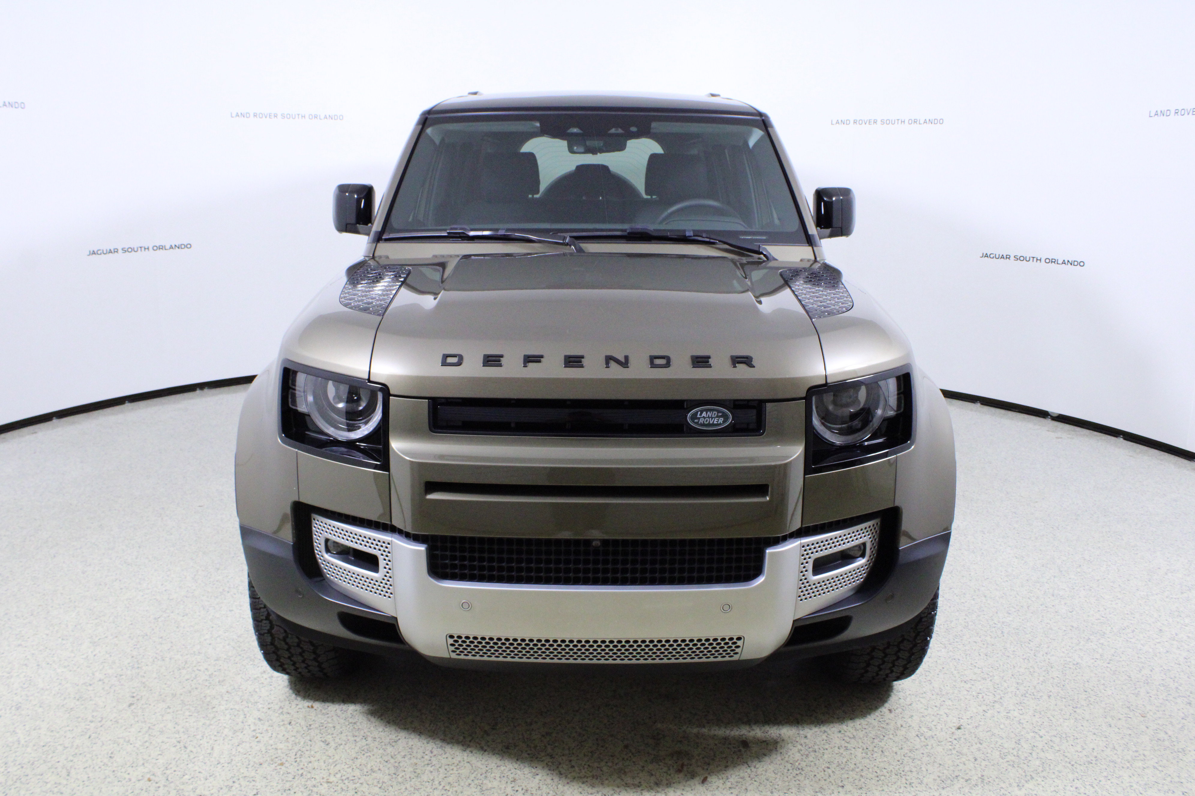 Used 2025 Land Rover Defender 110 S AWD/4WD image 2