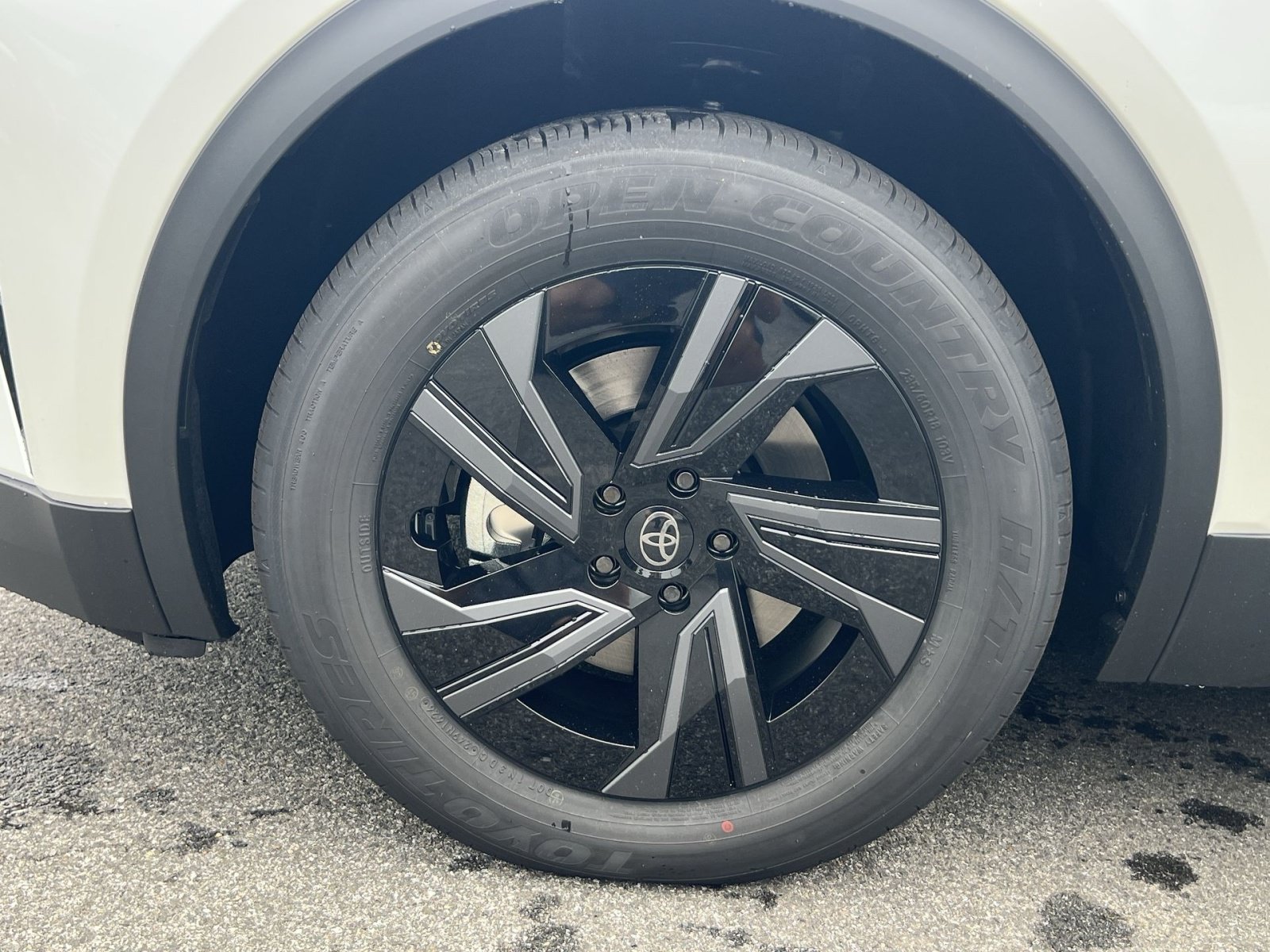 New 2026 Toyota C-HR AWD/4WD image 5