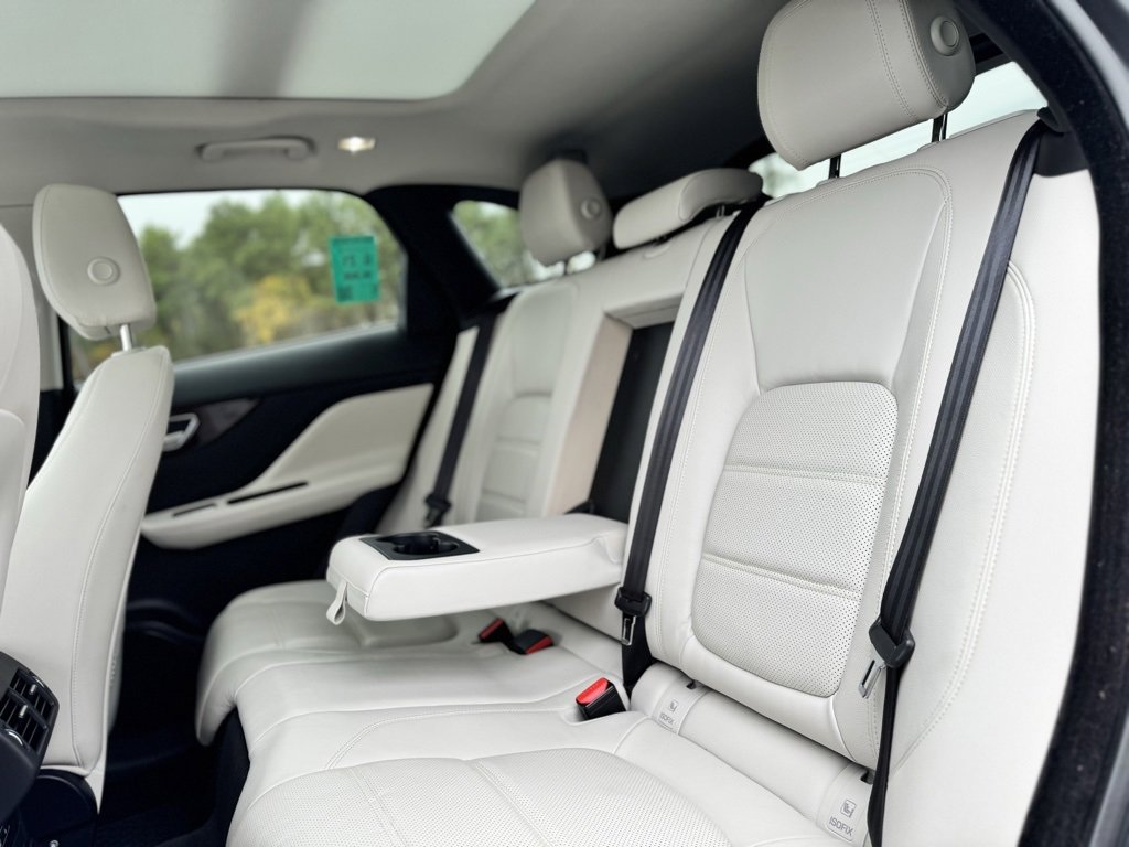 Used 2018 Jaguar F-PACE Prestige image 16