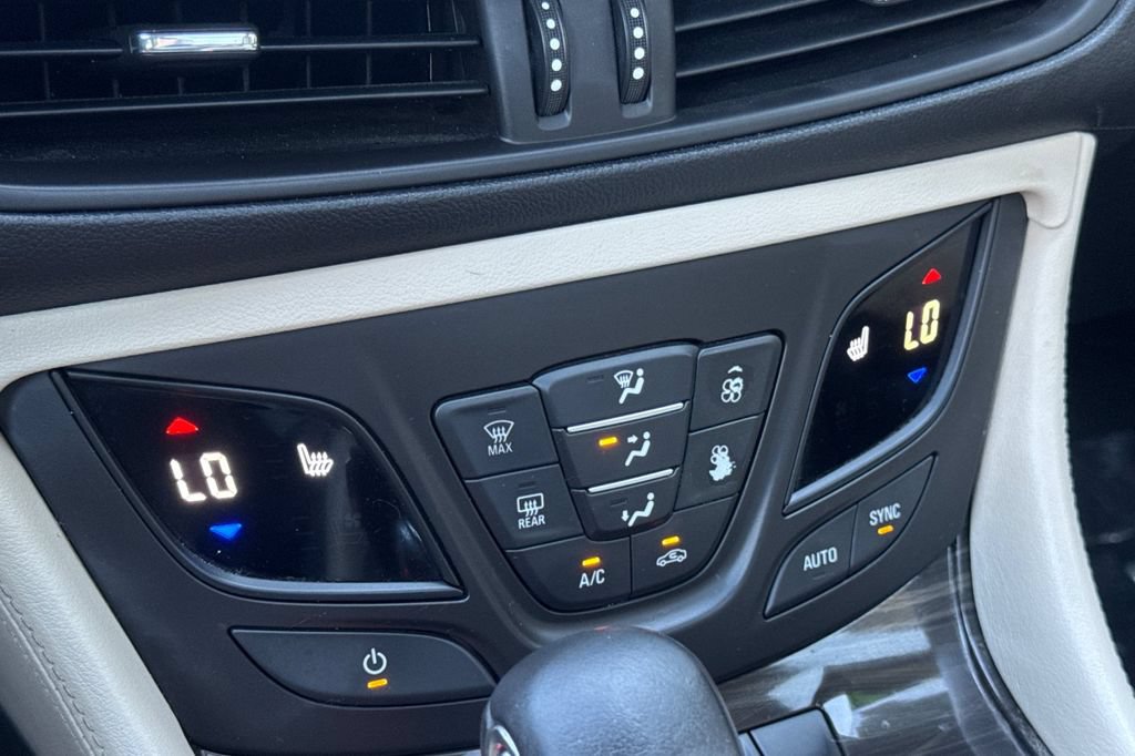 Used 2019 Buick Envision Essence AWD/4WD image 21