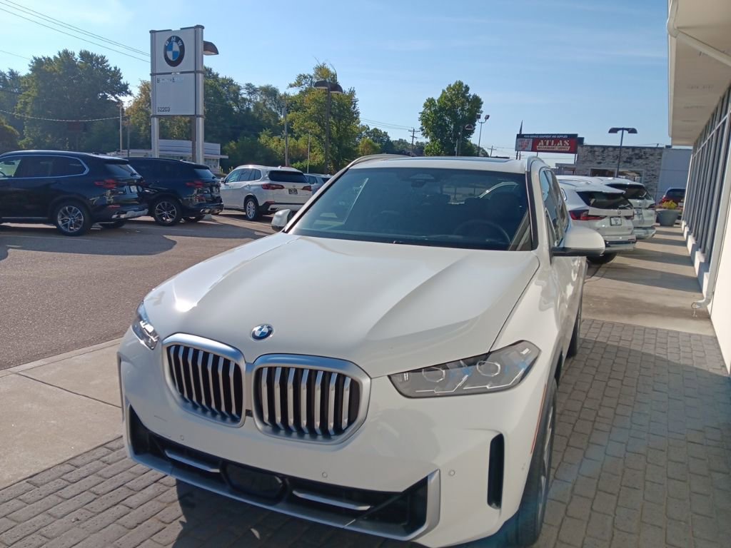 New 2026 BMW X5 xDrive40i w/ Climate Comfort Package image 3