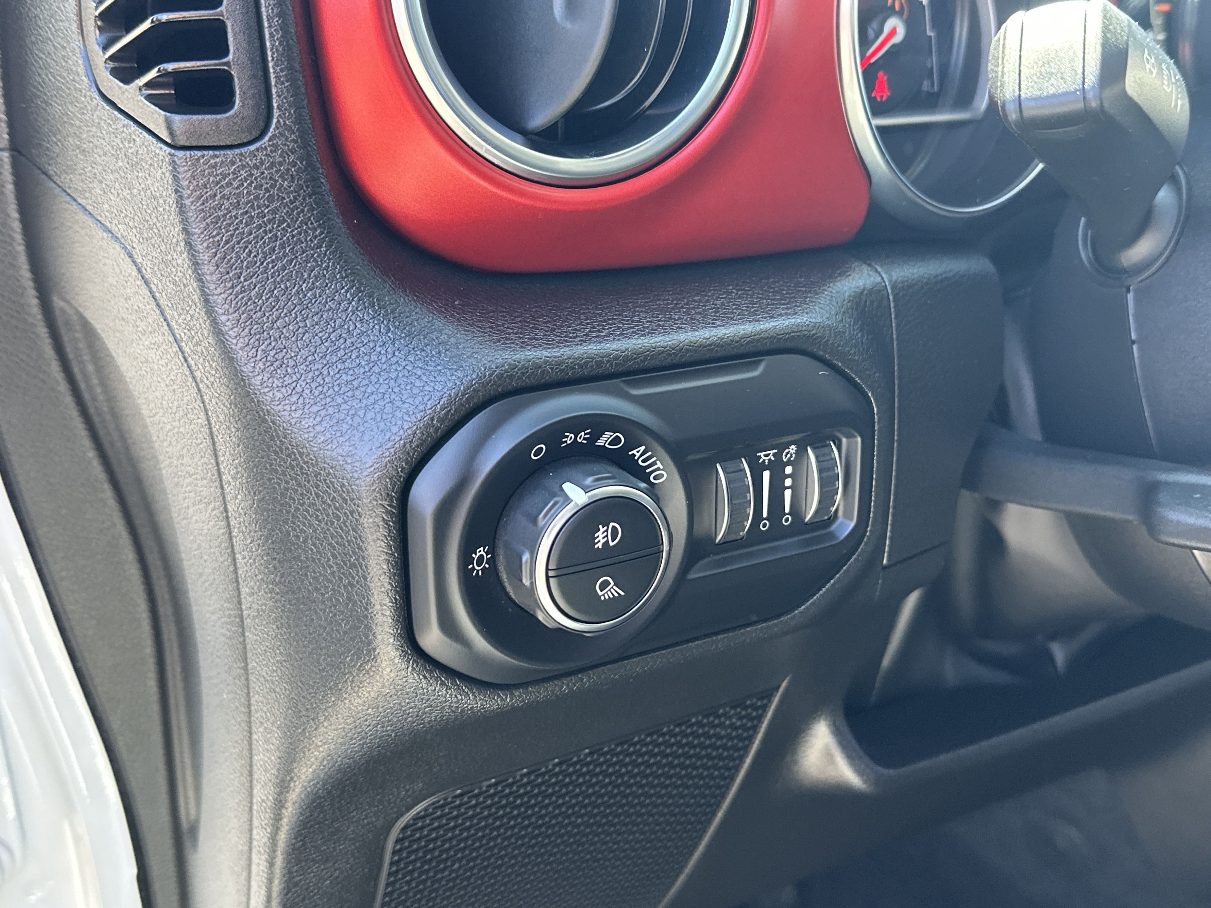 Used 2022 Jeep Gladiator Rubicon w/ LED Lighting Group AWD/4WD image 16
