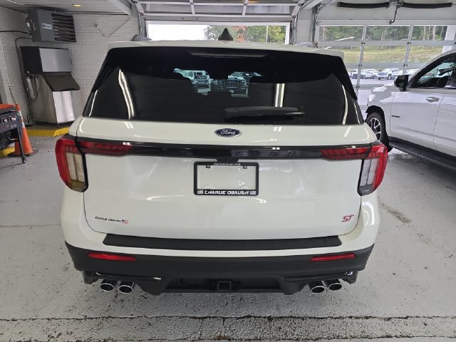 Used 2025 Ford Explorer ST AWD/4WD image 4