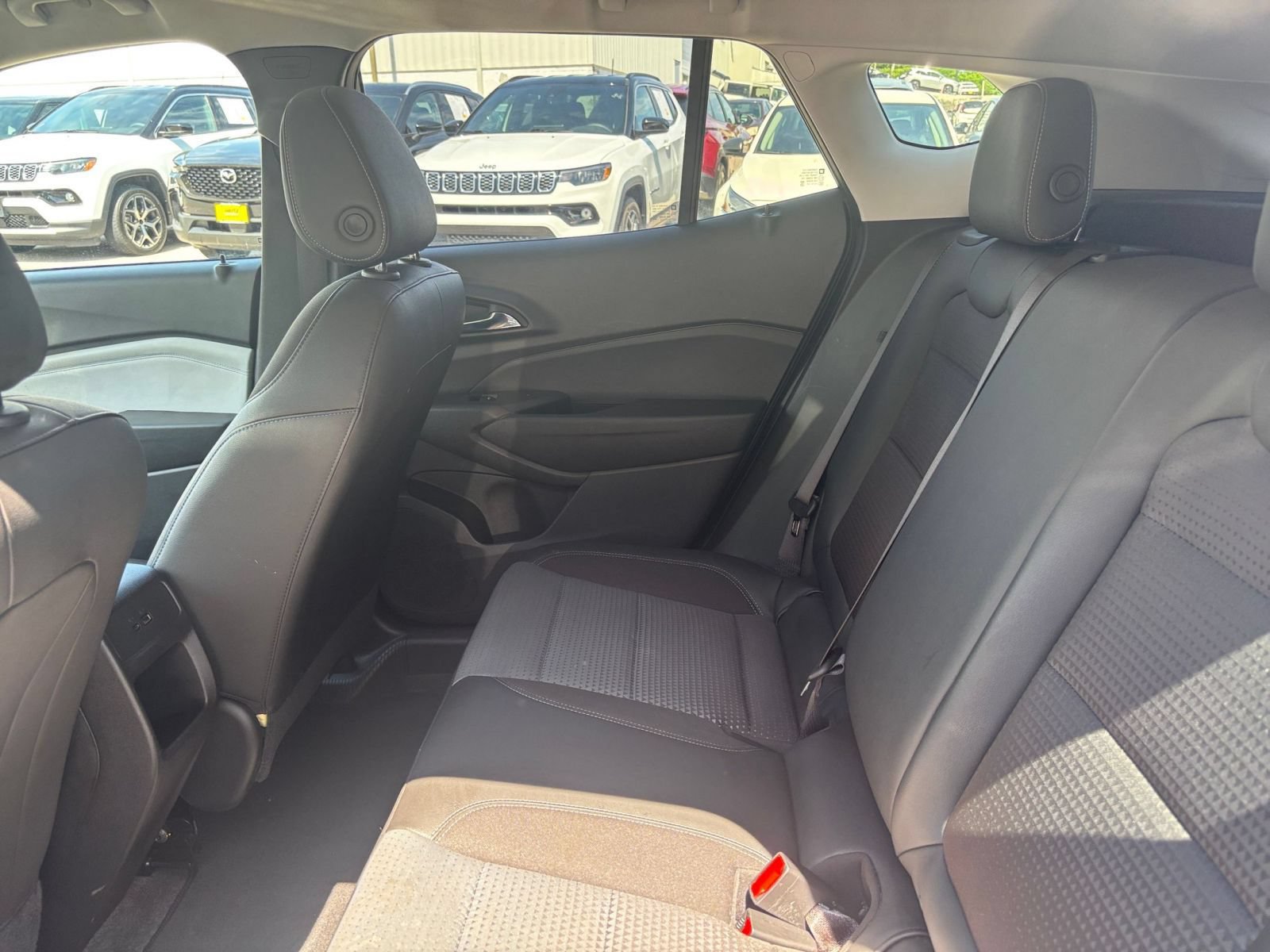 Used 2025 Chevrolet Trax LT FWD image 21