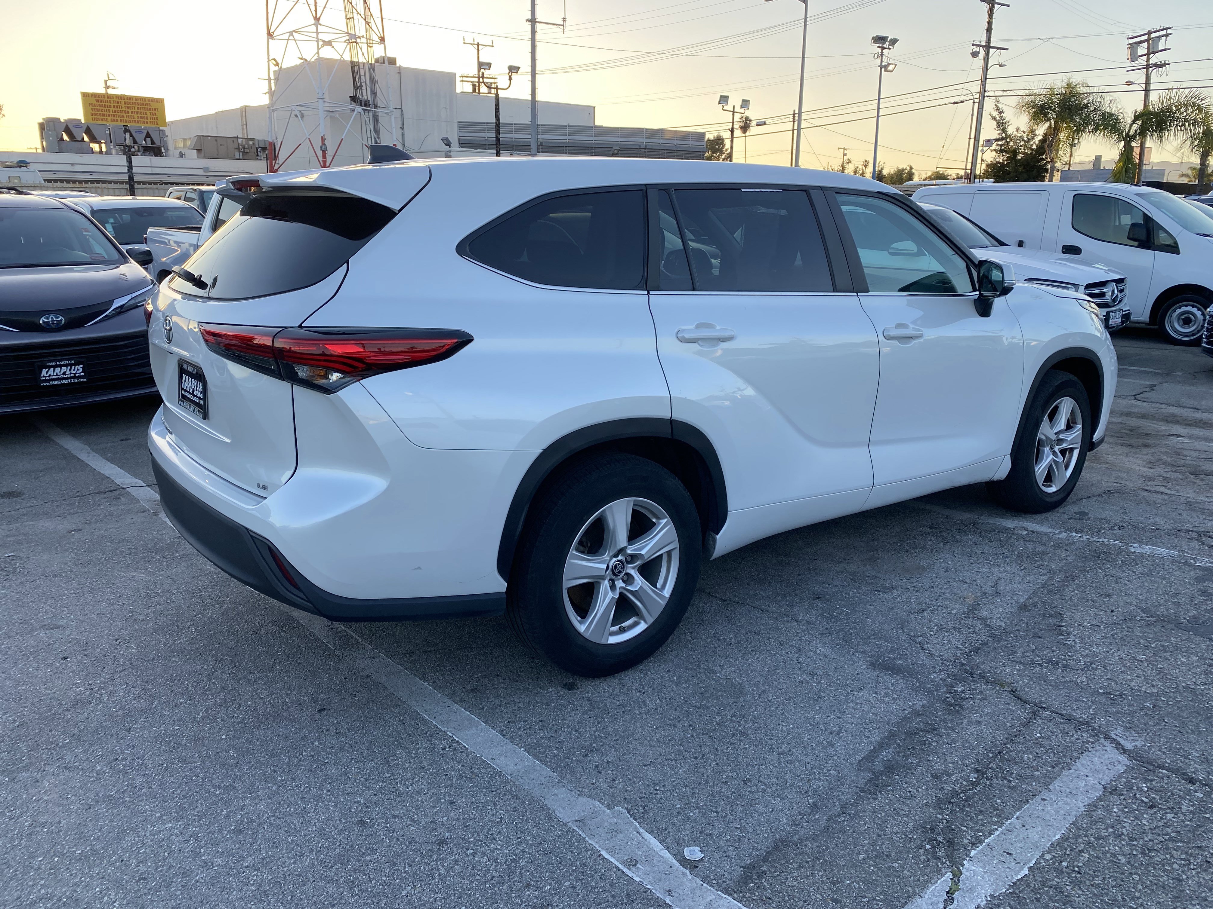 Used 2022 Toyota Highlander LE FWD image 8