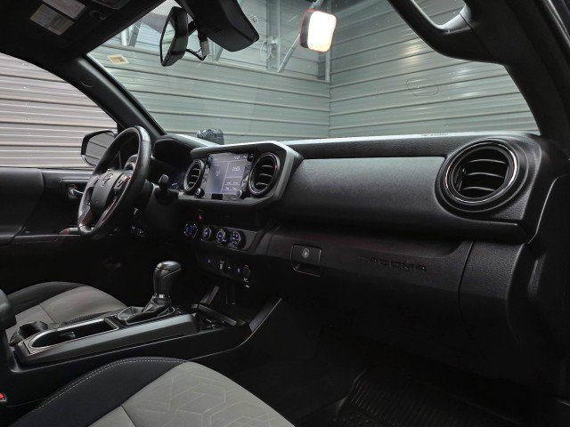 Used 2020 Toyota Tacoma TRD Off-Road AWD/4WD image 15