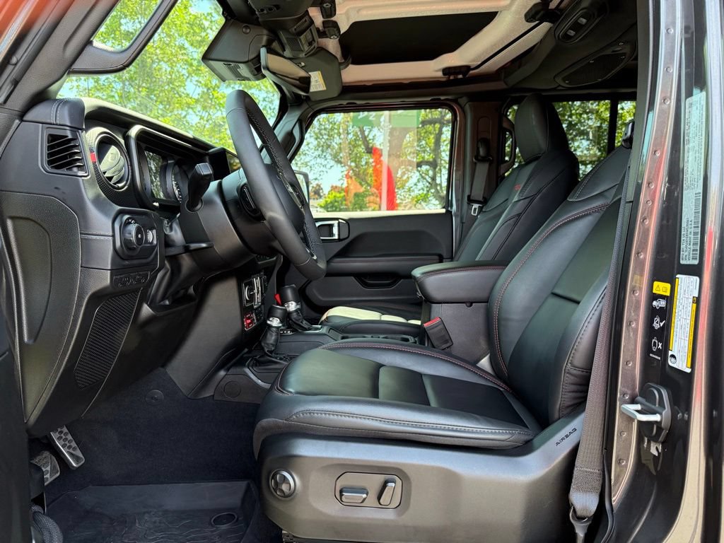 Used 2025 Jeep Wrangler Unlimited Rubicon AWD/4WD image 12
