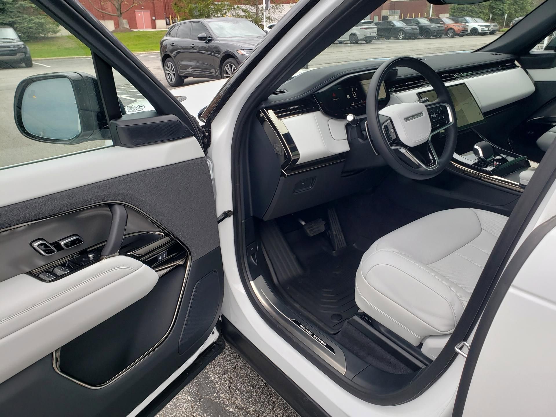 New 2026 Land Rover Range Rover Sport SE AWD/4WD image 9