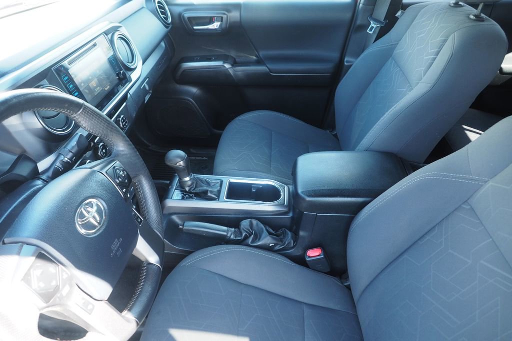 Used 2018 Toyota Tacoma TRD Off-Road w/ Technology Package image 9