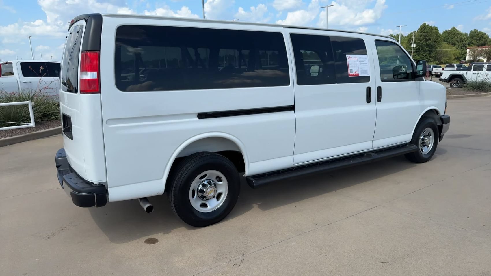 Used 2025 Chevrolet Express 3500 LT w/ LT Preferred Equipment Group RWD image 9