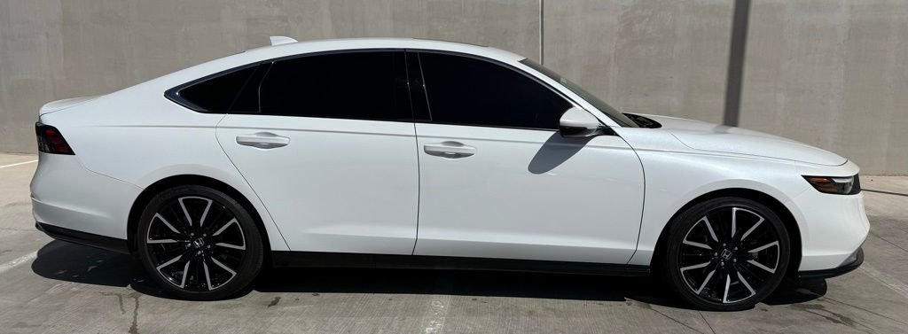 Used 2023 Honda Accord Touring image 3