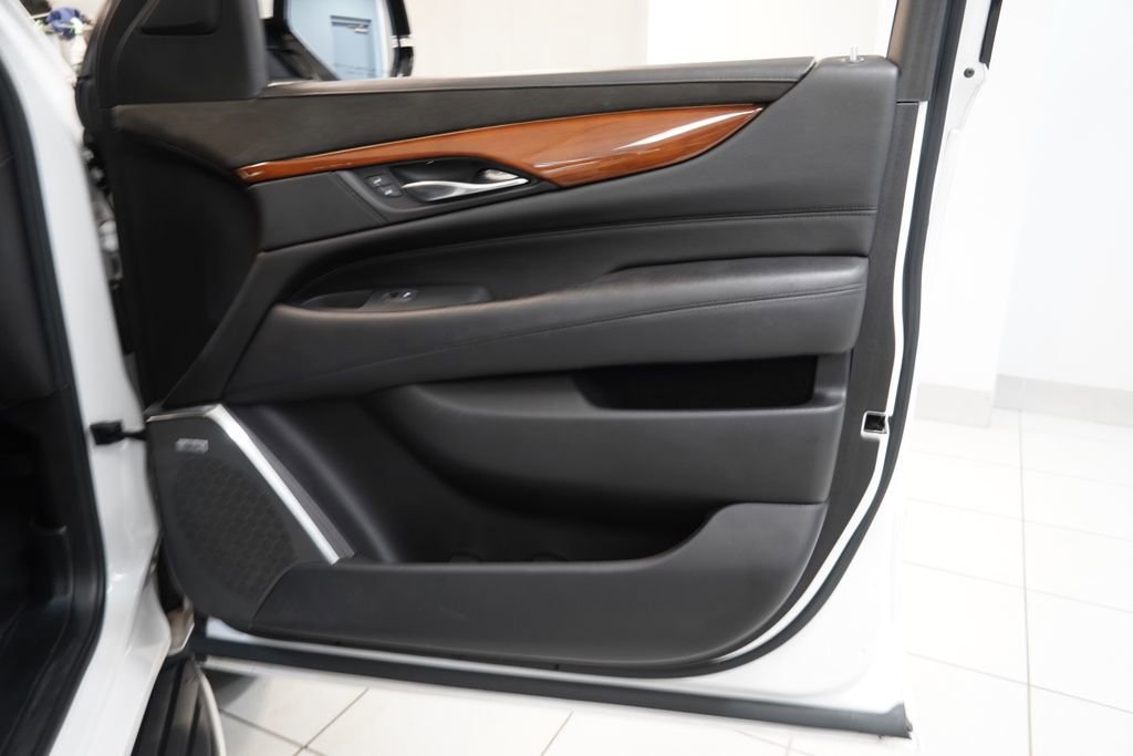 Used 2019 Cadillac Escalade ESV Luxury image 40