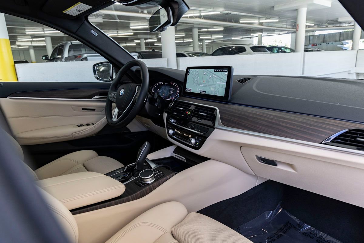 Certified 2023 BMW 530e w/ Premium Package image 29